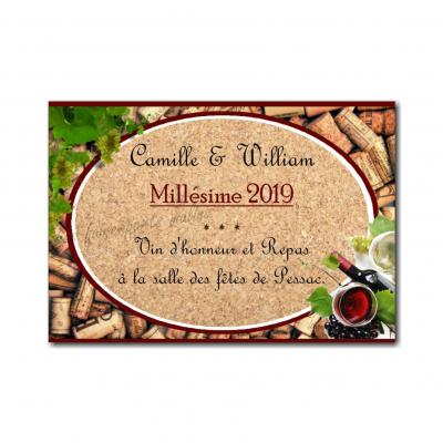 petite carte repas bouteille de vin avec raisin et vigne