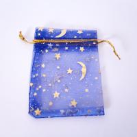sachet pour dragées plein d'étoiles en organza bleu