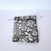 sachet baroque en noir et blanc
