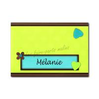 marque-place avec prénom des invités en bleu vert et marron