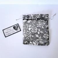 sachet organza fleur noir et blanc argenté