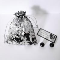 sachet noir et blanc pour dragées avec étiquette baroque