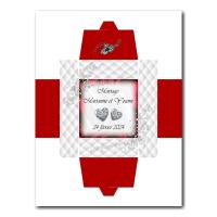 Boite rouge et blanc avec diamants en coeur